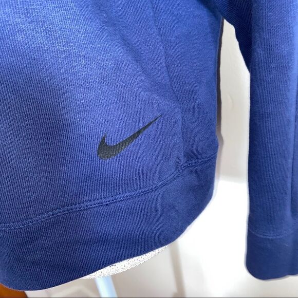 Nike Dri-Fit Versa Long Sleeve Open Back crewneck - Picture 11 of 12
